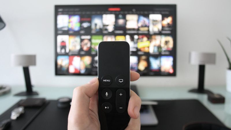 テレビのリモコンが反応しない！故障の確認方法や対処法を解説
